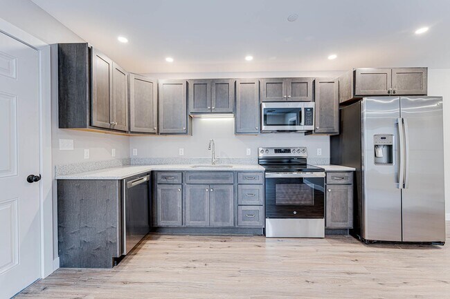 Building Photo - 3 Strafford Rd