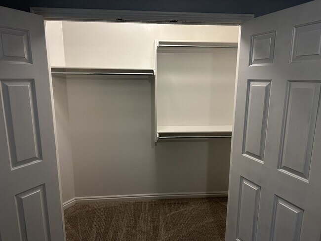 Building Photo - 630 W Allen Cove