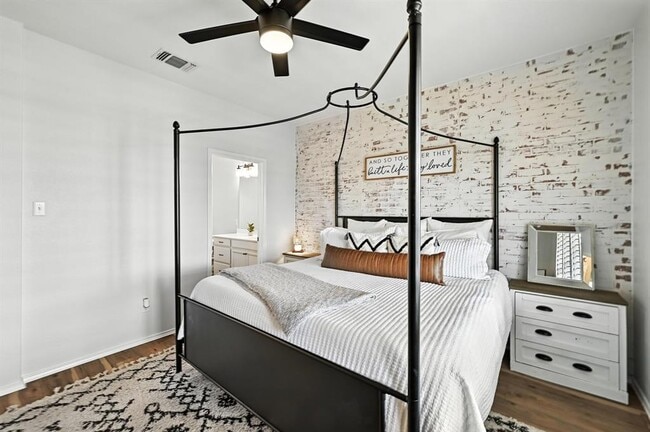 Building Photo - 126 Silktassel Way