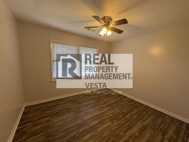 Building Photo - 406 Russell Pkwy