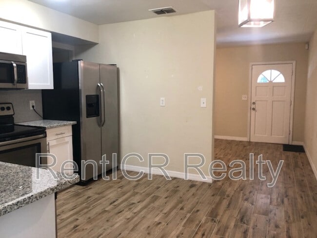 Building Photo - 3072 Meadow View Ave