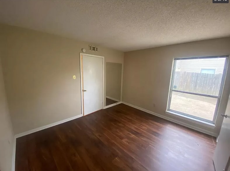 Building Photo - 6705 Majestic Oak Pl