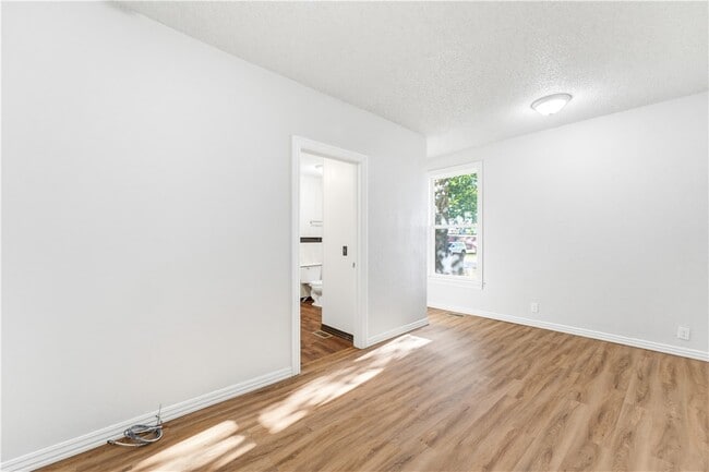 Building Photo - 202 3rd Ave SW