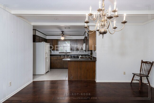 Building Photo - 3/2 Brick Home with Sunroom, Deck, and Car...