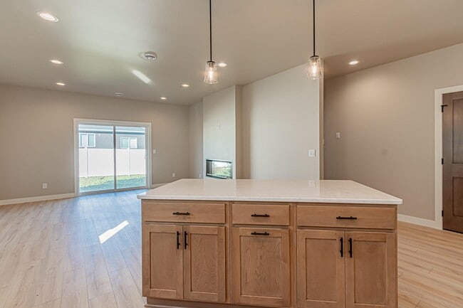 Building Photo - 5846 James Dr W