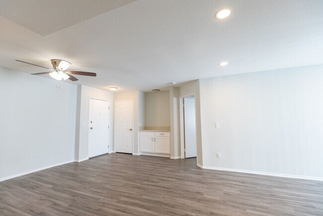 Interior Photo - 4532 Murietta Ave