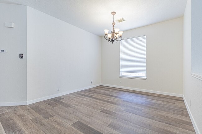 Building Photo - 213 Tapwood Ln