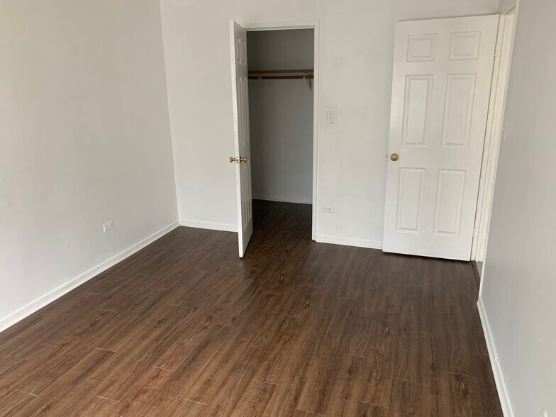 Building Photo - 187 Pickwick Dr