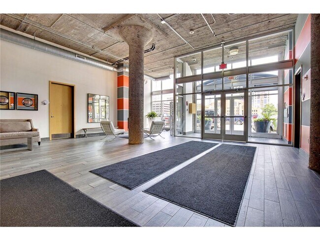 Building Photo - 521 S 7th St
