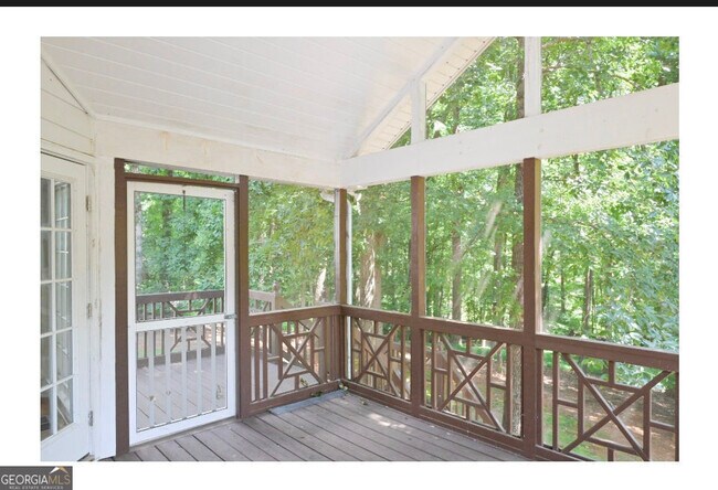 Building Photo - 3885 Waterford Dr