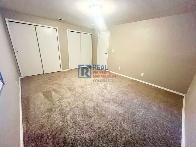 Building Photo - 392 W Rockrimmon Blvd