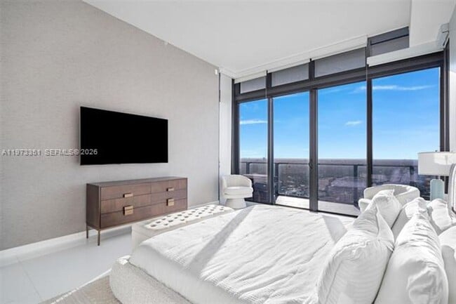 Building Photo - 88 SW 7th St