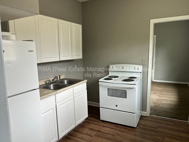 Building Photo - 113 W Tinsley St
