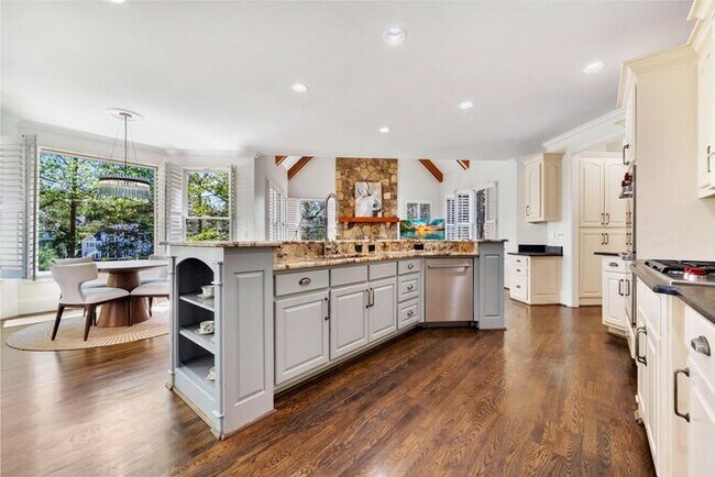 Building Photo - 7015 Blackthorn Ln