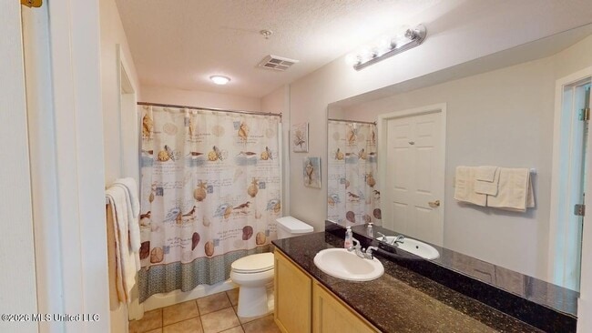 Building Photo - 2230 Beach Dr