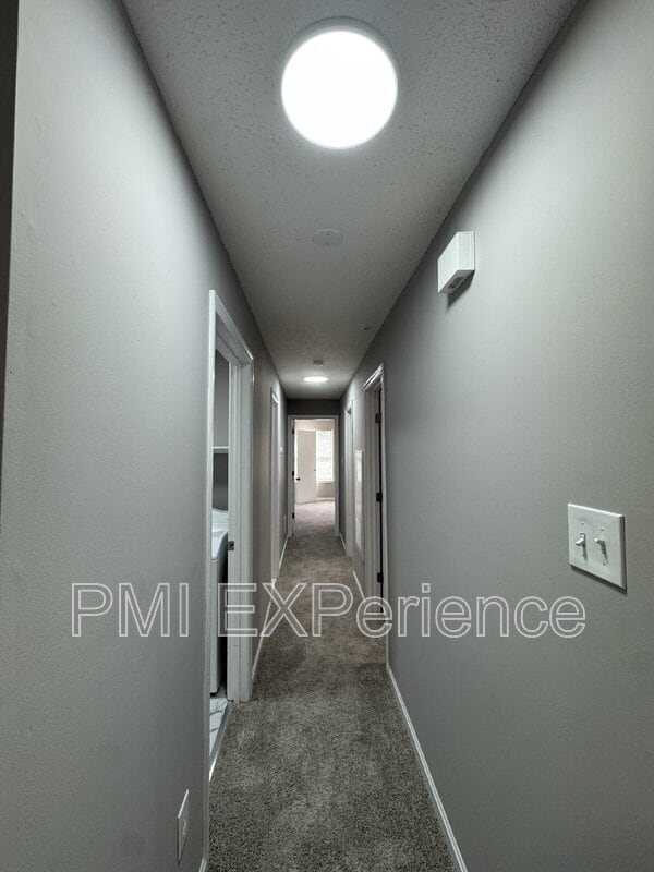 Building Photo - 2607 Camelback Ln