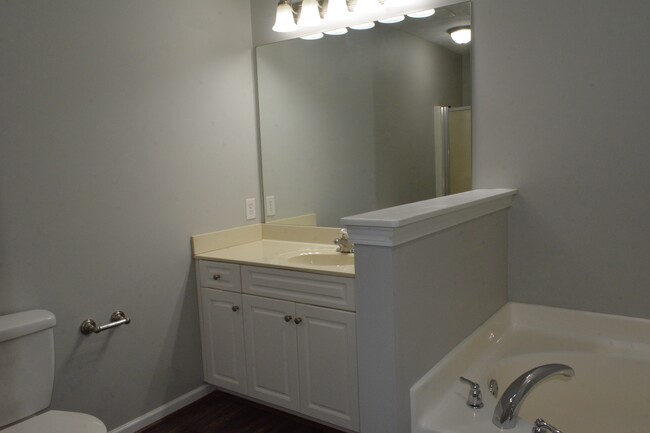 Building Photo - 3012 Nancy Dr
