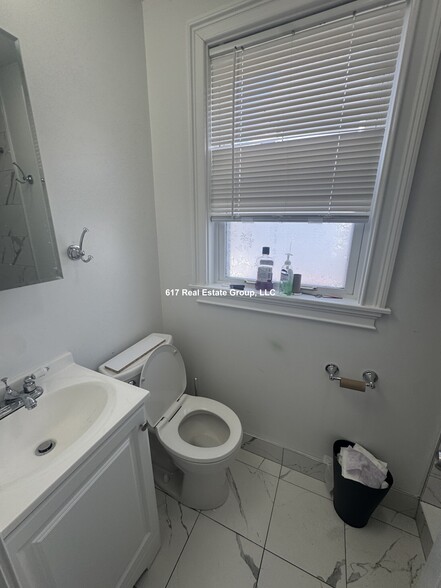 Building Photo - 27 Athol St