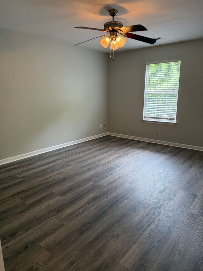 Building Photo - Red Bank Townhome