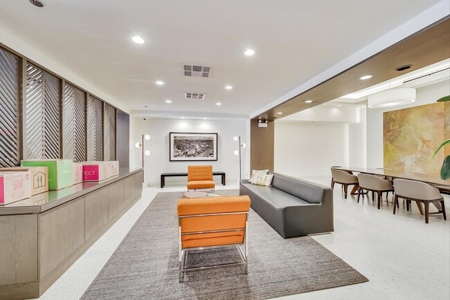 Building Photo - 165 N Canal St