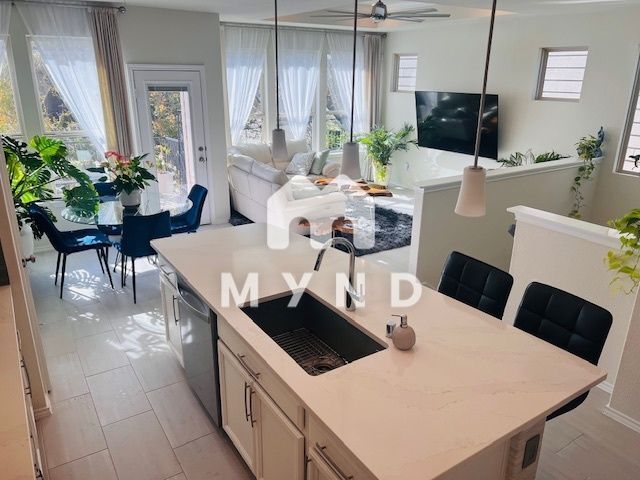 Building Photo - 10965 Cannes Memorial Dr