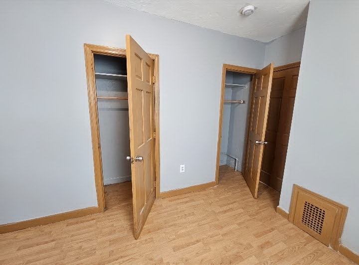 Master Bedroom (With 2 huge Walk In Closet) (Big) - 8 Navillus Ter