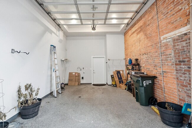 Building Photo - 408 Scott St