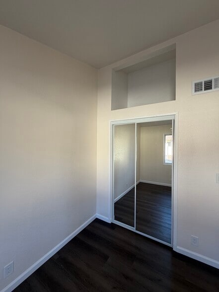 Building Photo - 13522 Glenoaks Blvd