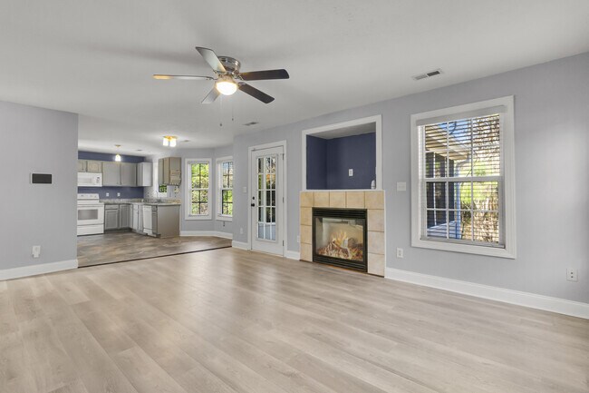 Building Photo - 109 Trinity Dr