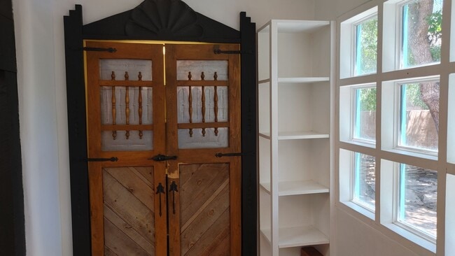 Building Photo - Coming Soon! Old Town Charm! 2 Bedroom Hou...