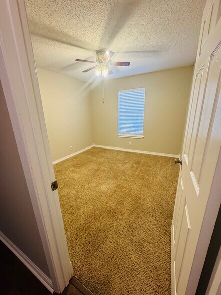 Building Photo - 115 Fairview Dr