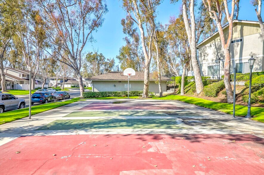 Building Photo - 2423 Coventry Cir