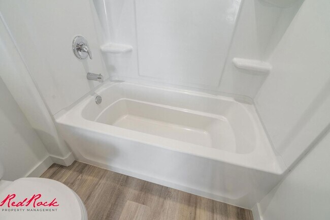 Building Photo - Dog Friendly! 3 Bedroom 2 Bathroom Townhome in Long Valley.