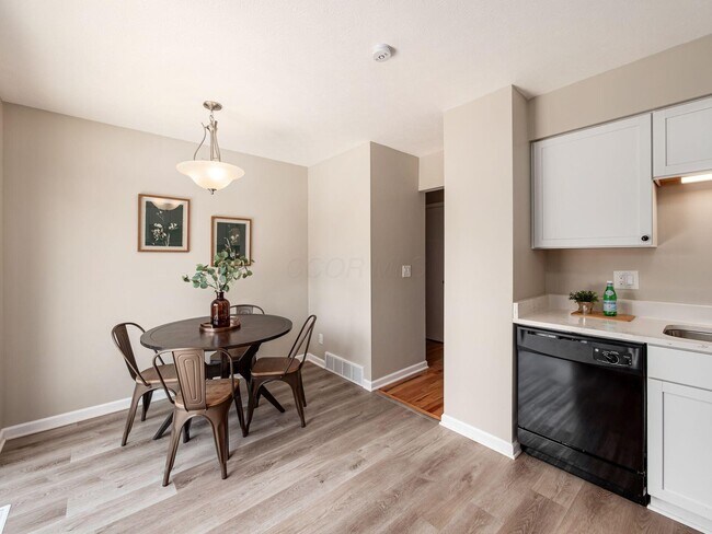Building Photo - 1766 Willoway Cir S