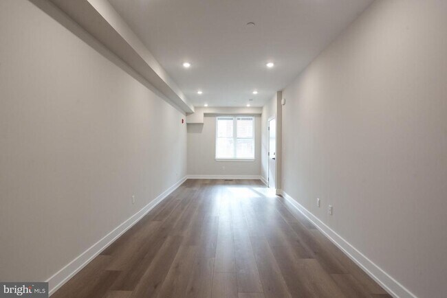 Building Photo - 3849 Fairmount Ave