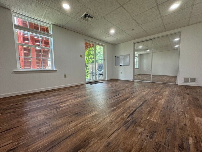 Building Photo - THREE BEDROOM TOWNHOUSE- East Penn Schools