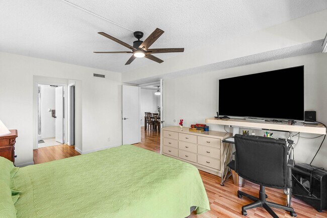 Building Photo - 10110 Cedar Point Blvd