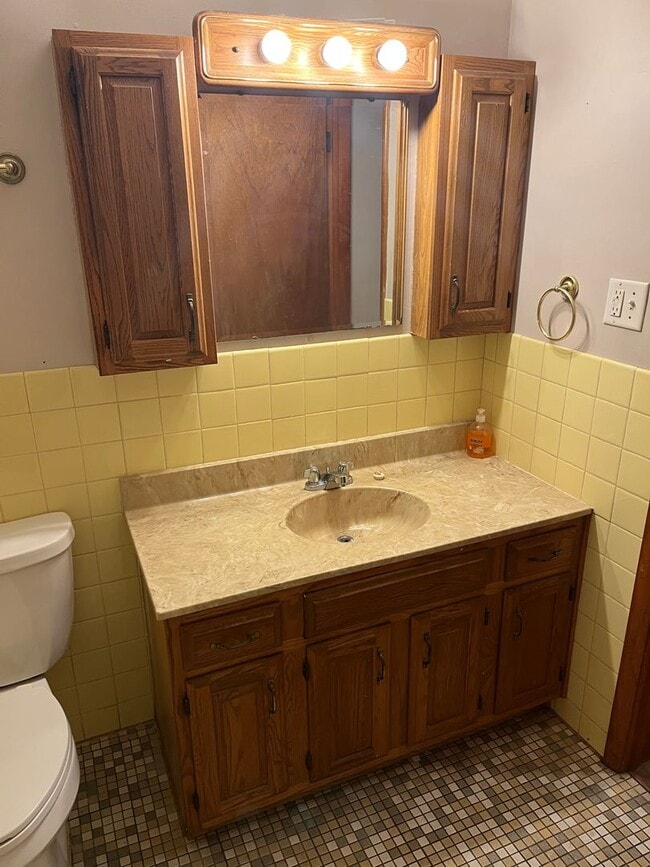 Building Photo - 2006 White St