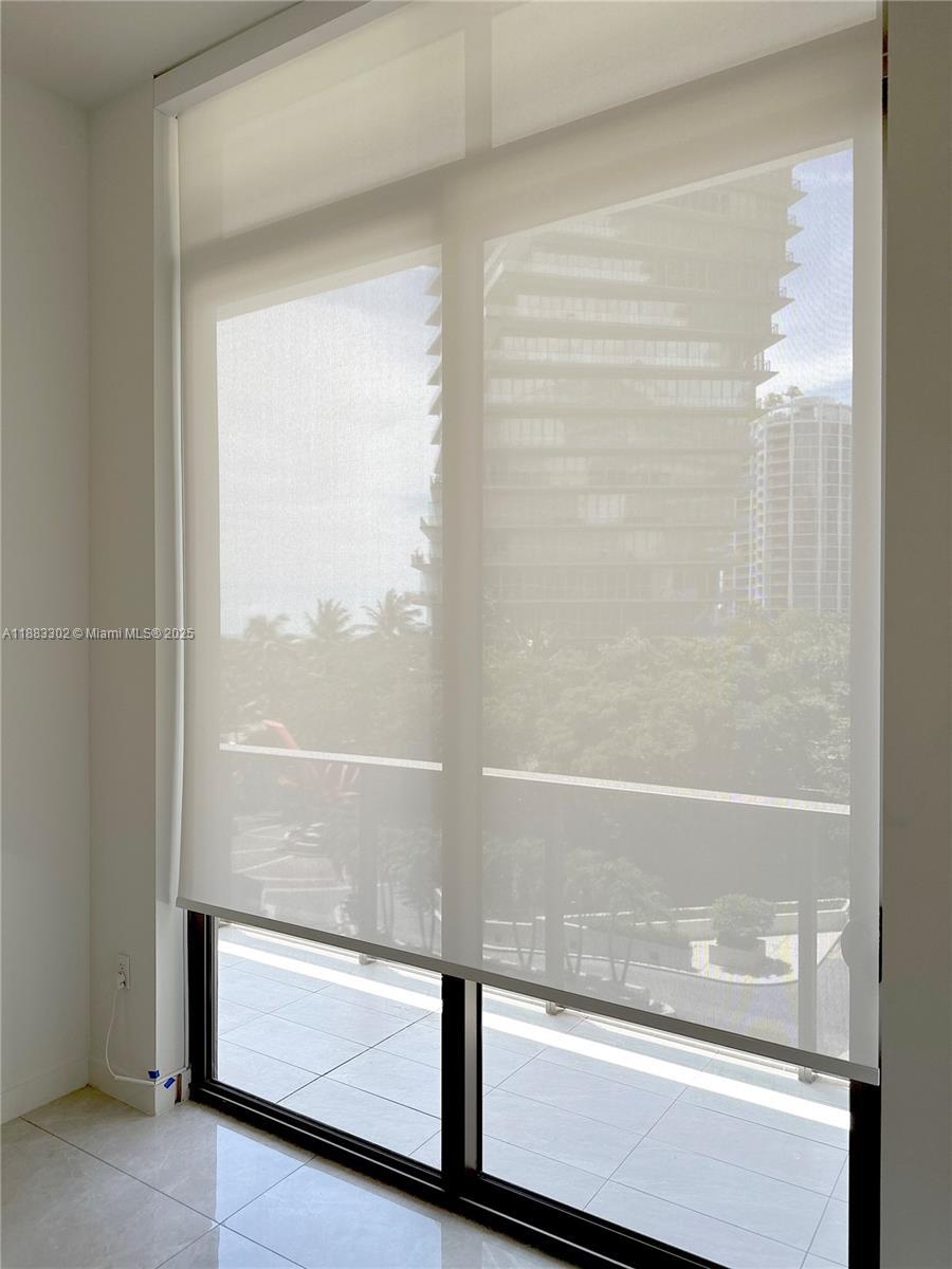 Building Photo - 2655 S Bayshore Dr