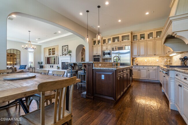 Building Photo - 835 Via Sedona