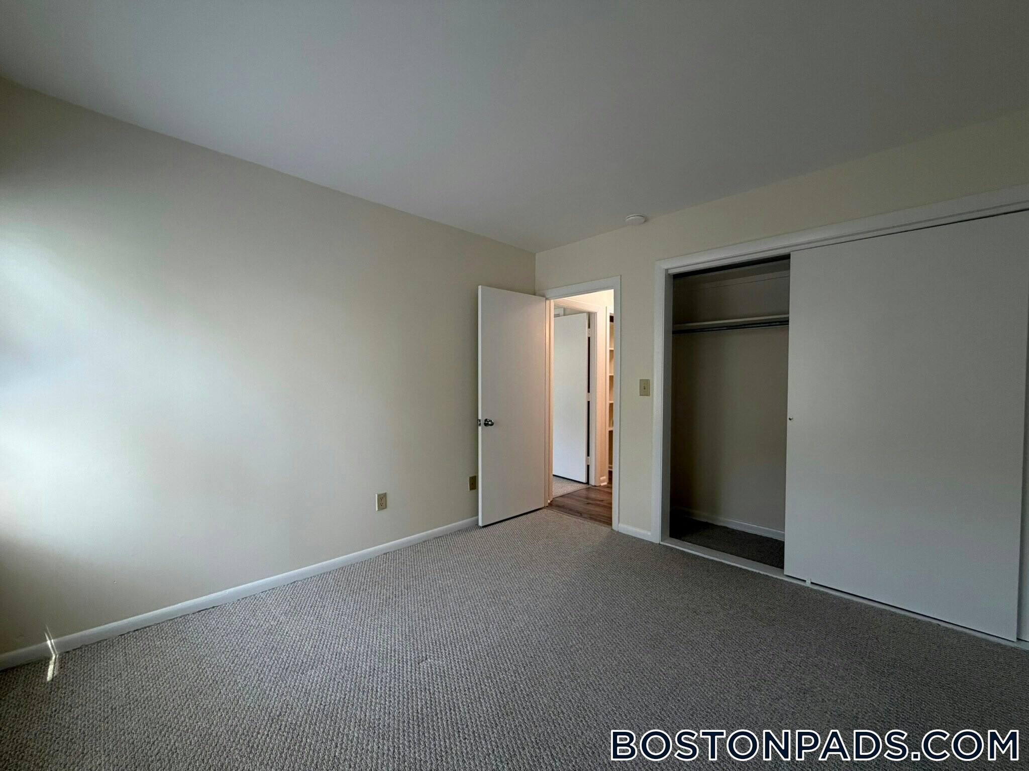 Building Photo - 14 Westgate Dr
