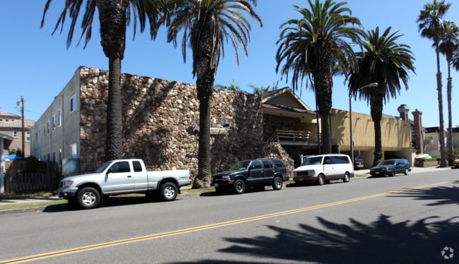 Primary Photo - Royal Hawaiian Apartments