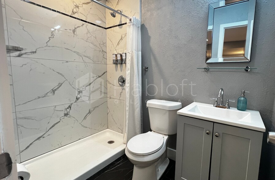 Unit B - 7502 Lakeside Blvd