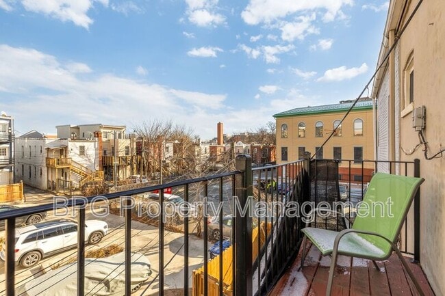 Building Photo - 1033 5th St NE