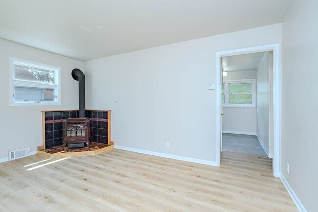 Building Photo - 1710 Burek Ave