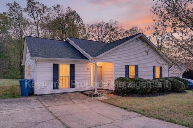 Building Photo - 701 Ashcroft Rd