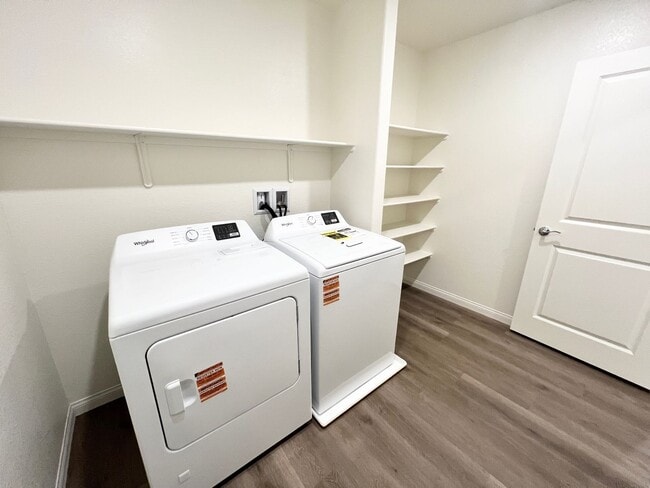 Building Photo - 2625 Dahlia Fls Ave