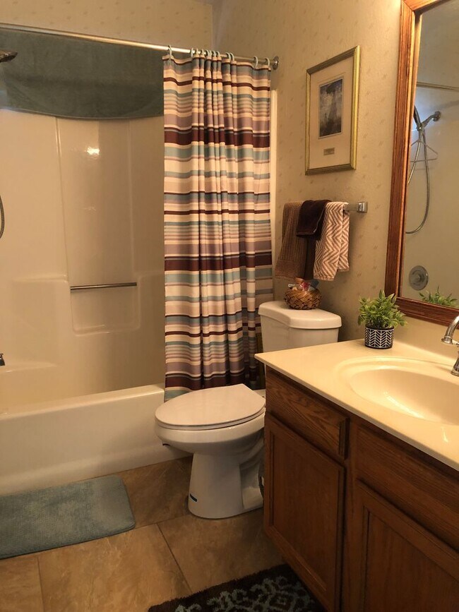 Building Photo - Welcome to this charming 2-bedroom, 2-bathroom home located in the desirable Leisure World a 45+ ...