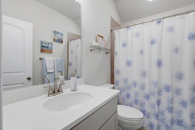 Building Photo - Bright 3-Bed Home with Island Kitchen, Private Patio, and Fenced Yard in New Braunfels