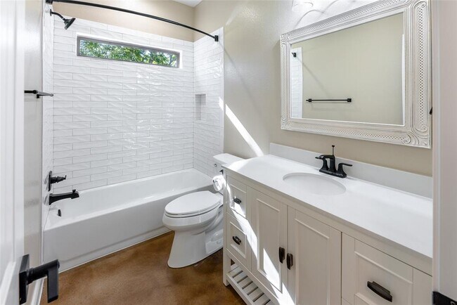 Building Photo - 123 Kikipua